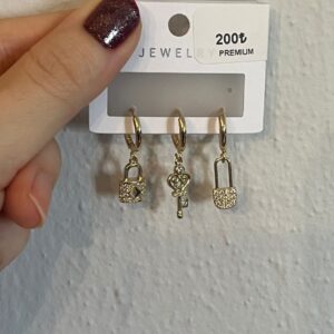gold anahtar ve kilit detaylı küpe