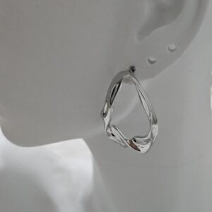 gümüş renk geometrik şekil küpe