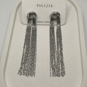 gümüş renk püsküllü küpe