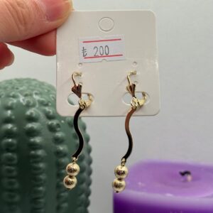 dorika uçlu şık küpe