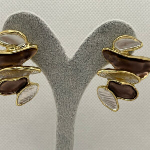 Kahverengi-ekru sedefli küpe